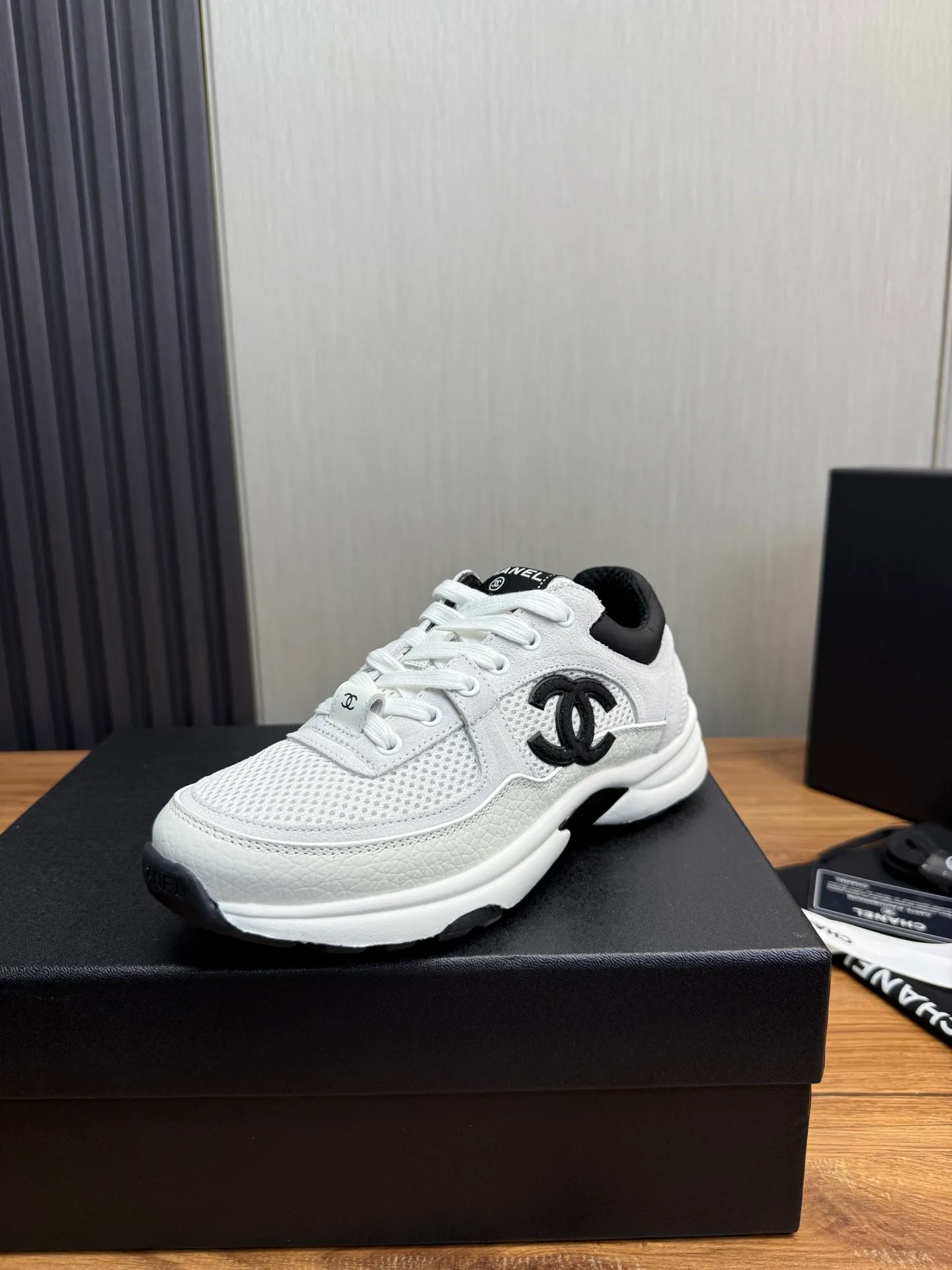 Men's men's shoes 💰600💰 Chanel Chanel 25A latest couple's white shoes casual sports shoes skate shoes 🩷💚 original purchase and development production Xiaoxiang C Home counter another super hot model, loved by Internet celebrity bloggers and ladies, various praises on social platforms, super popular and high quality 😍😍 latest material classic black and white color matching The upper foot is full of fashion 🎊🎊 ▪️Material: Original customized imported cowhide material ▪️Inner lining: Customized mesh ▪️Sole: Original open-molded TPU non-slip outsole ▪️Size: 35-44